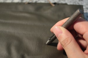 ポンチで穴あけ ポンチで穴あけ